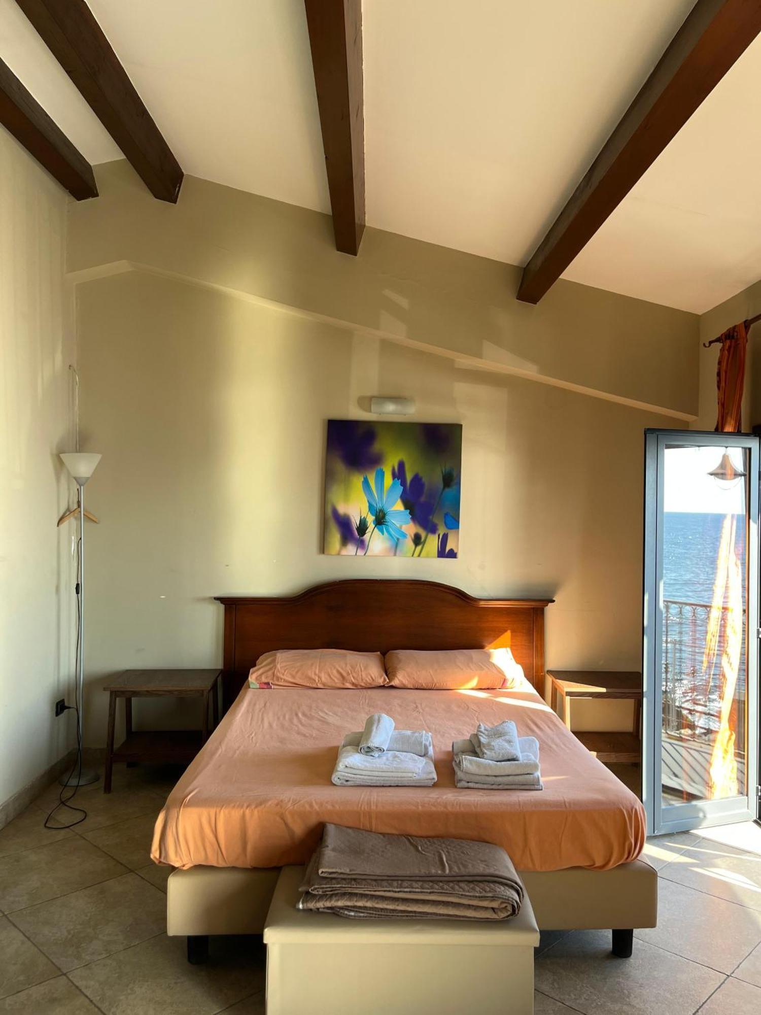 B&B Capomulini Luaran gambar