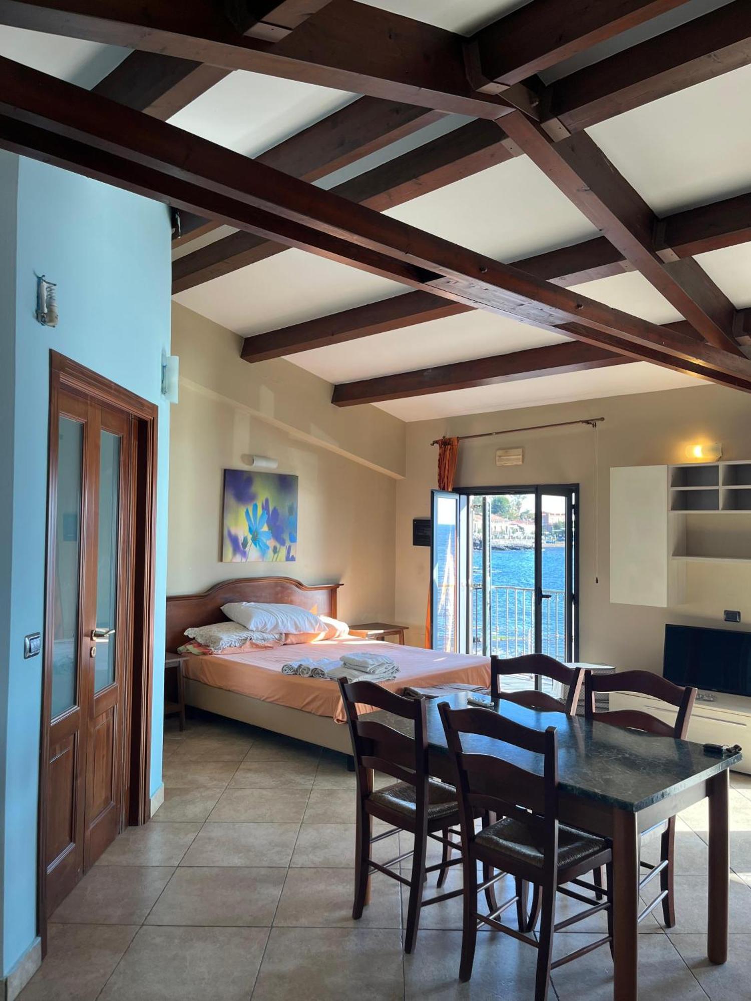 B&B Capomulini Luaran gambar